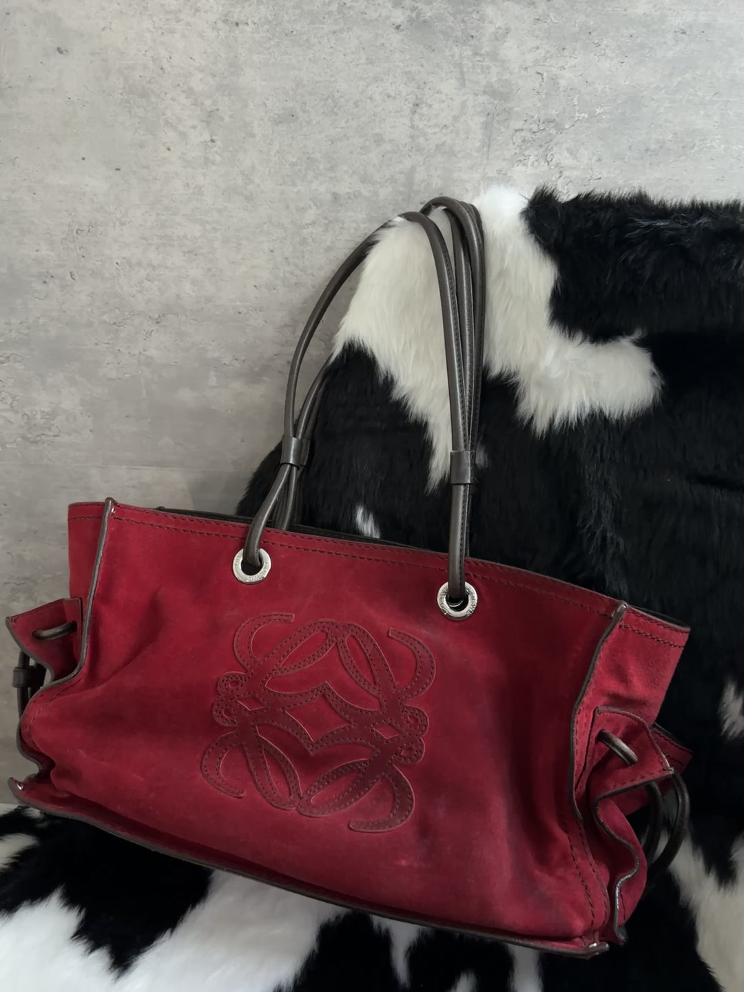 LOEWE Cowhide Suede Shopper Tote Bag ❤️｜Red Suede × Embossed Anagram × Spacious Everyday Size✨