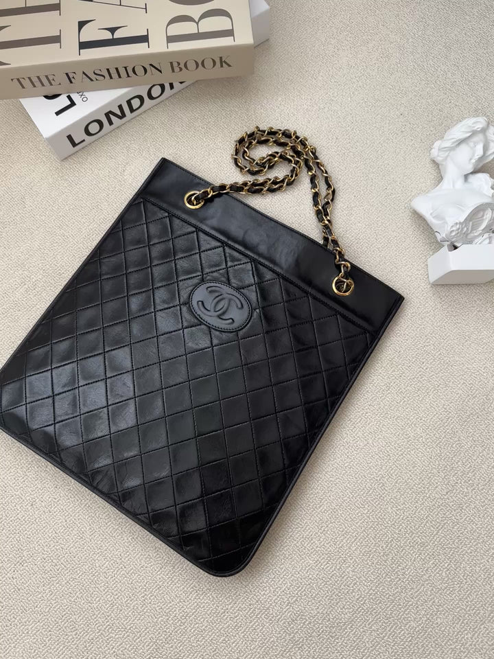 CHANEL Vintage Chain Tote Bag（Black Lambskin × Gold Hardware）｜Effortless Elegance 🖤✨
