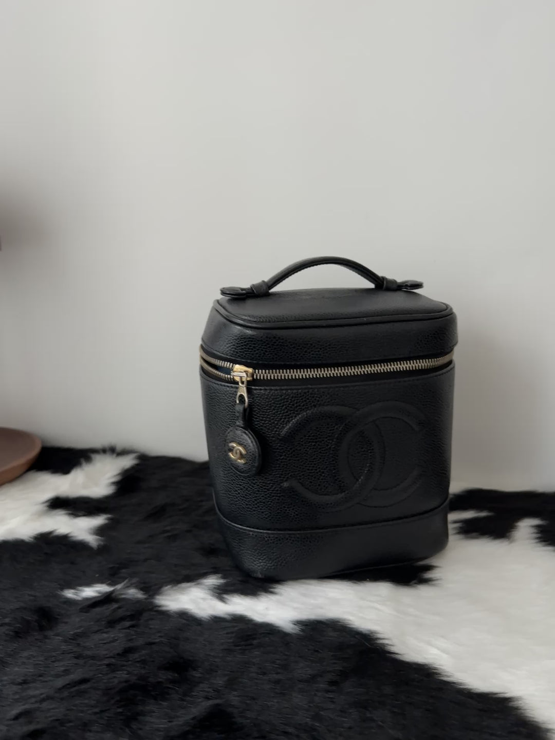 CHANEL Caviar Vanity Case｜Classic Black Caviar × Iconic CC Embossing × Elegant Mini Charm ✨🖤