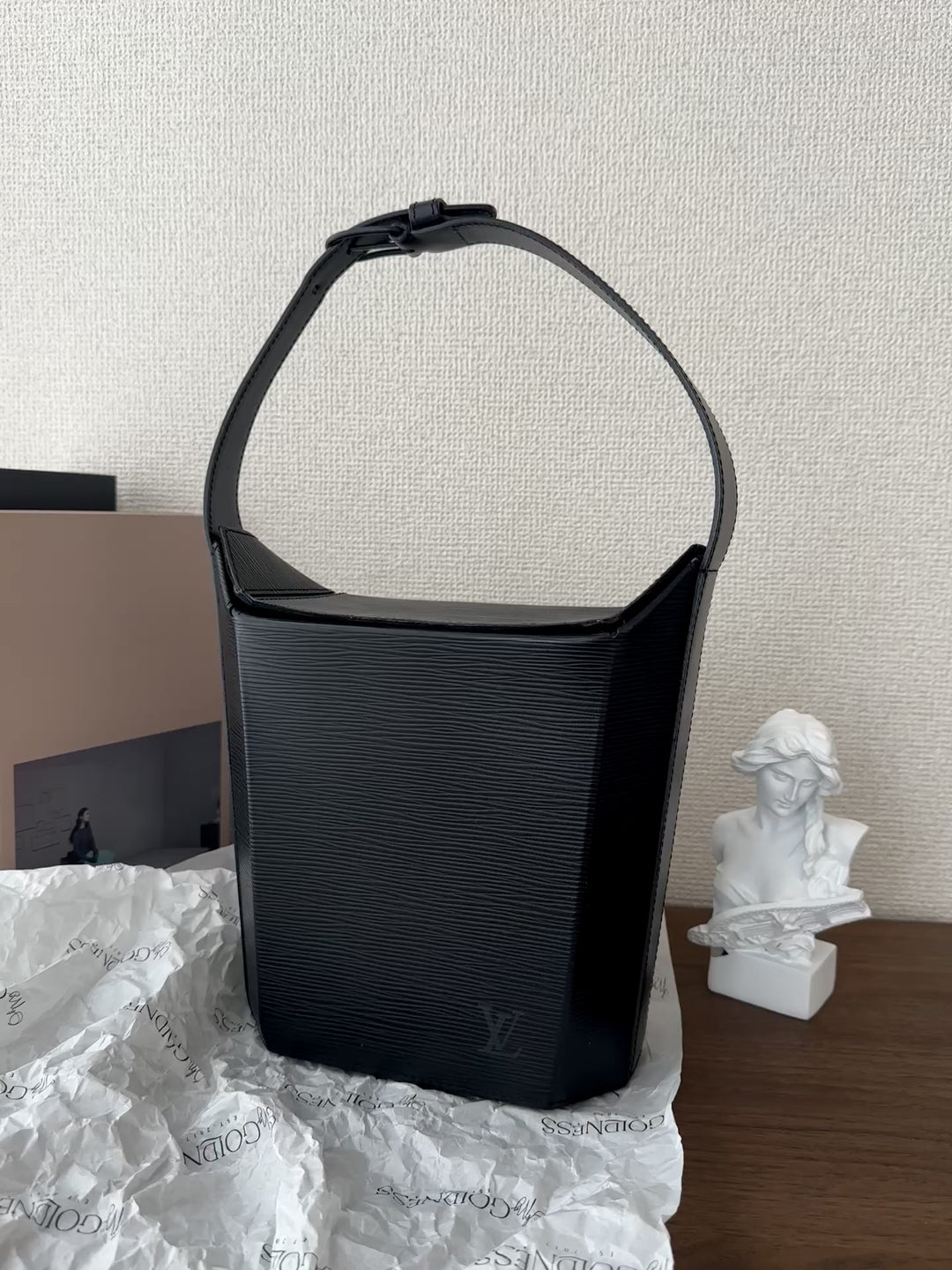 LOUIS VUITTON Epi “So Black” Box Bag – Rare Structured Design 🖤✨