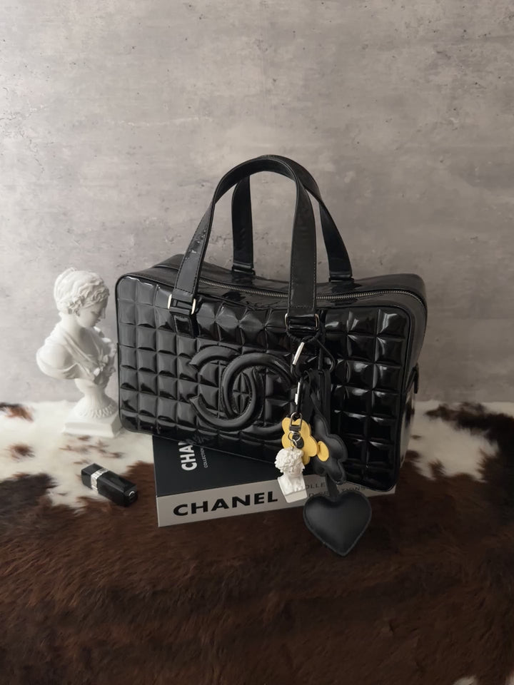 Chanel Chocolate Bar Boston Bag 🖤｜Glossy Patent Finish｜Lightweight Capacity｜Classic Black