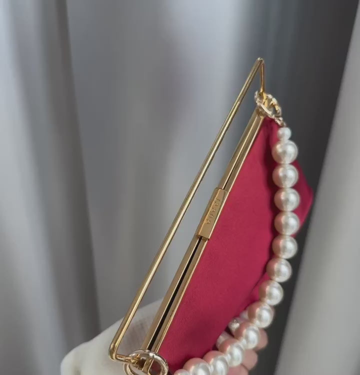 GUCCI Satin Frame Bag with Pearl Chain｜Elegant Retro Glamour 🌹
