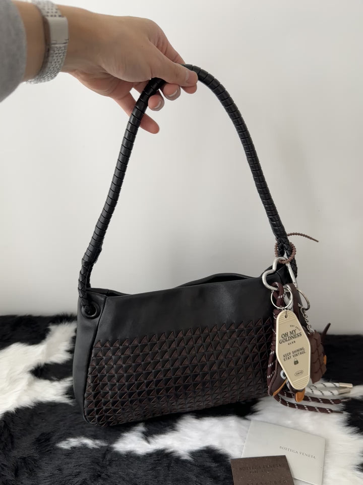 BOTTEGA VENETA 🤎🖤 Special Woven Hobo｜Soft Lambskin Texture × Unique Pattern Weave × Chic Everyday Silhouette