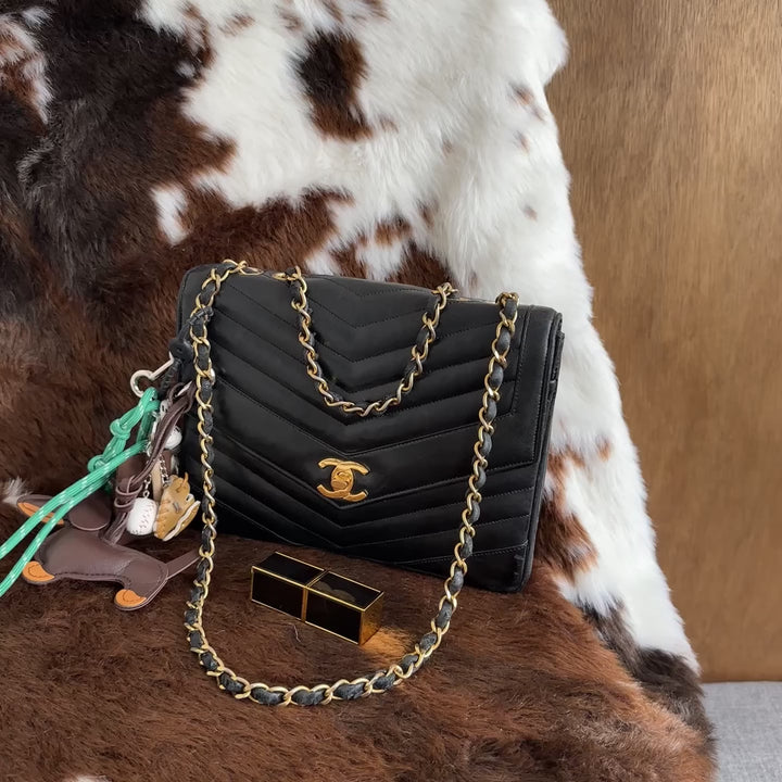 CHANEL Lambskin Double Chain Flap Shoulder Bag 🖤｜Soft Lambskin Leather × Chevron Quilting × Classic Double Chain