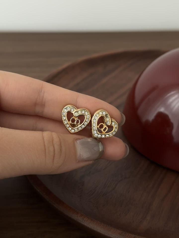 DIOR Heart-Shaped Crystal Clip-On Earrings – Gold Tone × Sparkly × Feminine Chic✨
