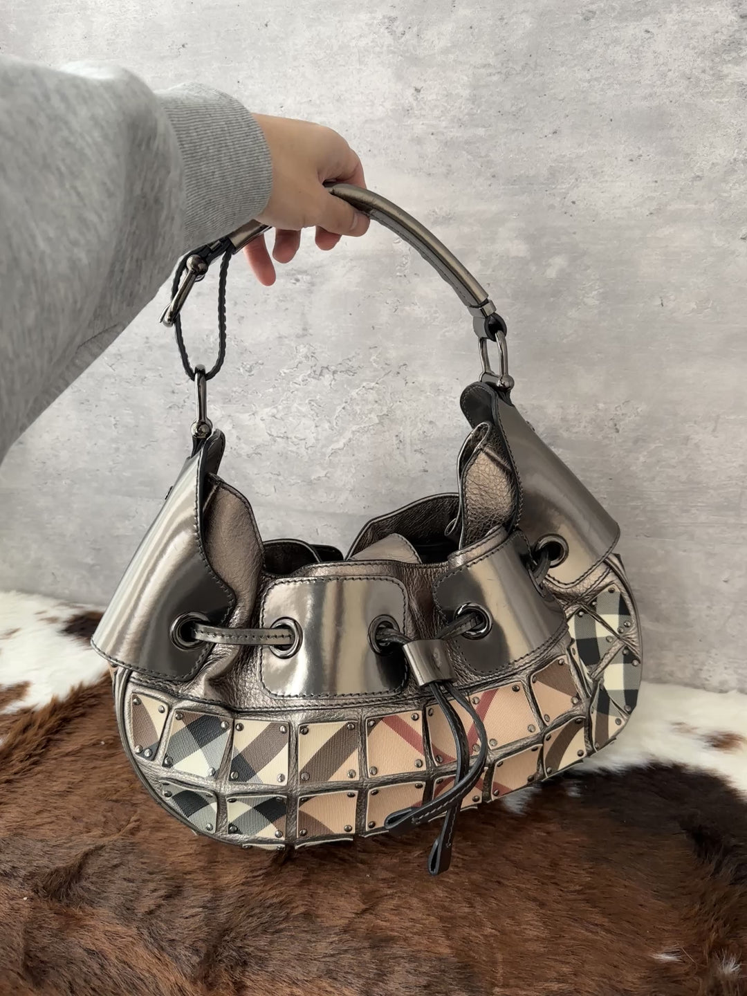 Burberry “Patchwork Check Leather Hobo” ✨ | Rare Sculptural Design with Iconic Vintage Check
