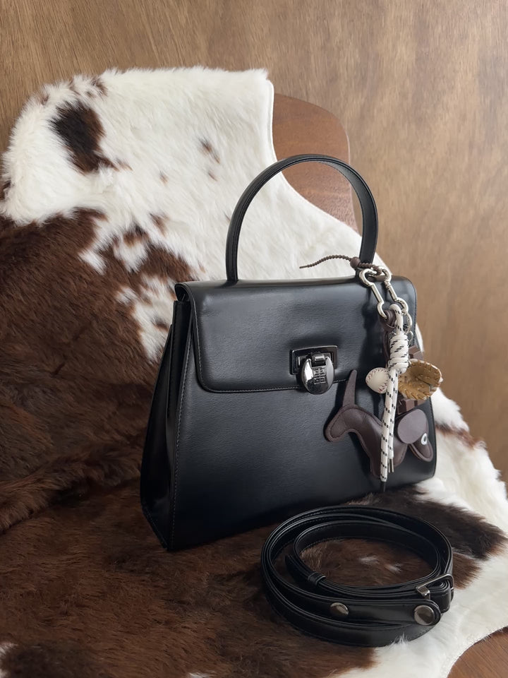 Givenchy Kelly Top Handle Bag 🖤💛｜Reversible Metal Clasp × Structured Silhouette × Elegant Top Handle