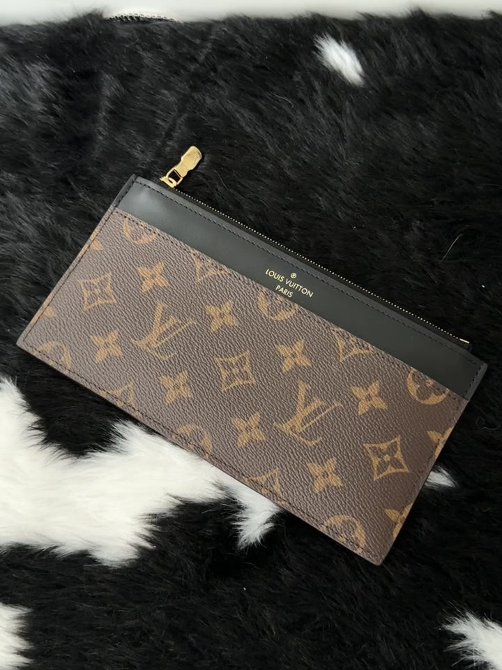 Louis Vuitton Monogram Slim Zippy Pouch 🖤🤎｜Classic Monogram Canvas・Multi-Functional Design・Travel Essential