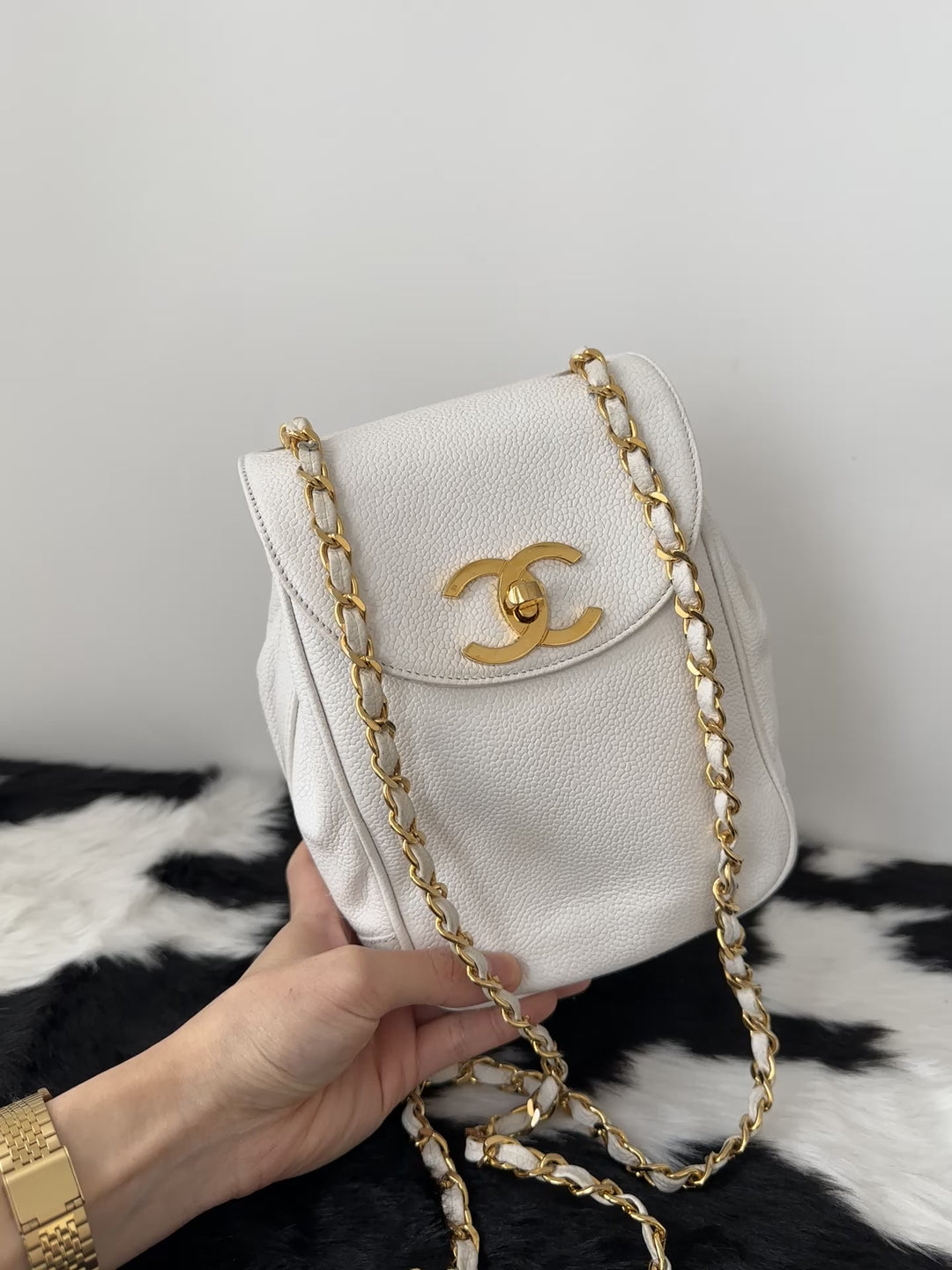 CHANEL 24K White Caviar Mini Backpack Crossbody｜Rare Snow-White Caviar × Oversized 24K CC Turn Lock × Iconic Chain Strap ❄️🤍✨