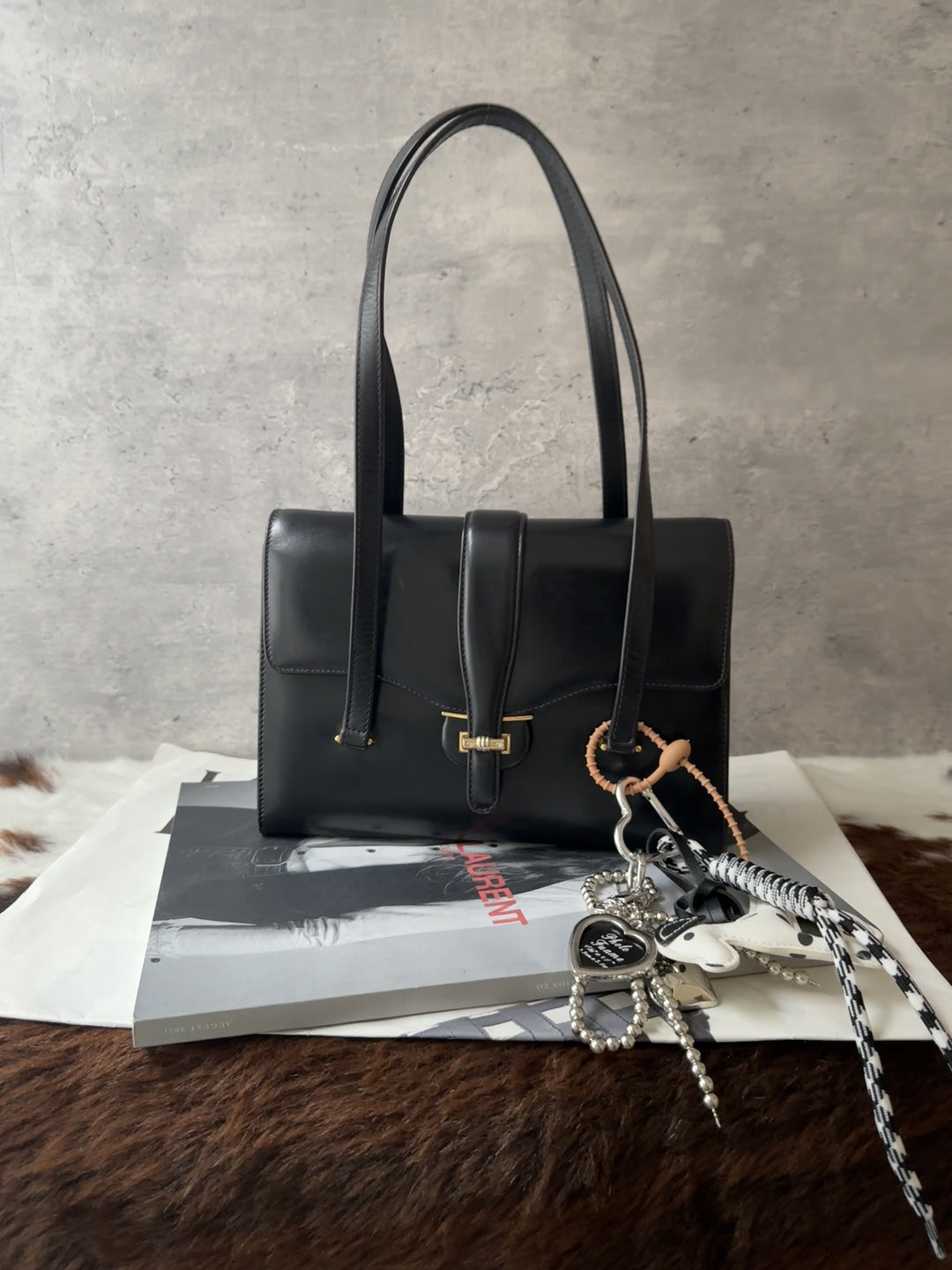 GUCCI Shoulder Bag 🖤✨｜Structured Silhouette × Minimal Gold Hardware × Long Shoulder Straps