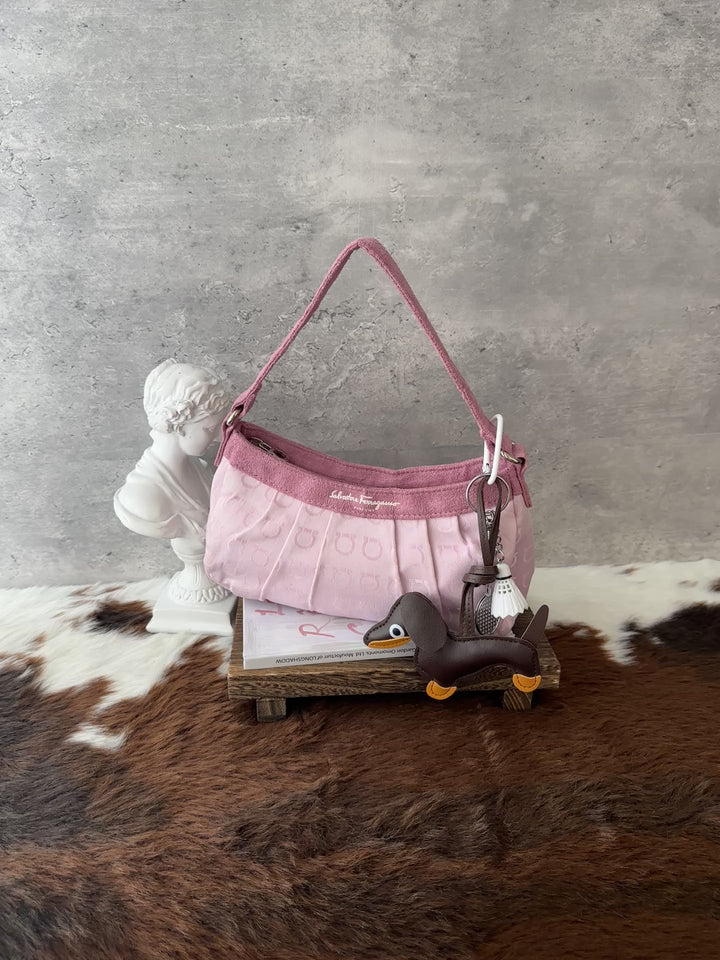 Ferragamo Gancini Monogram Pink Shoulder Bag 💕✨｜Y2K Hobo・Tonal Gancini