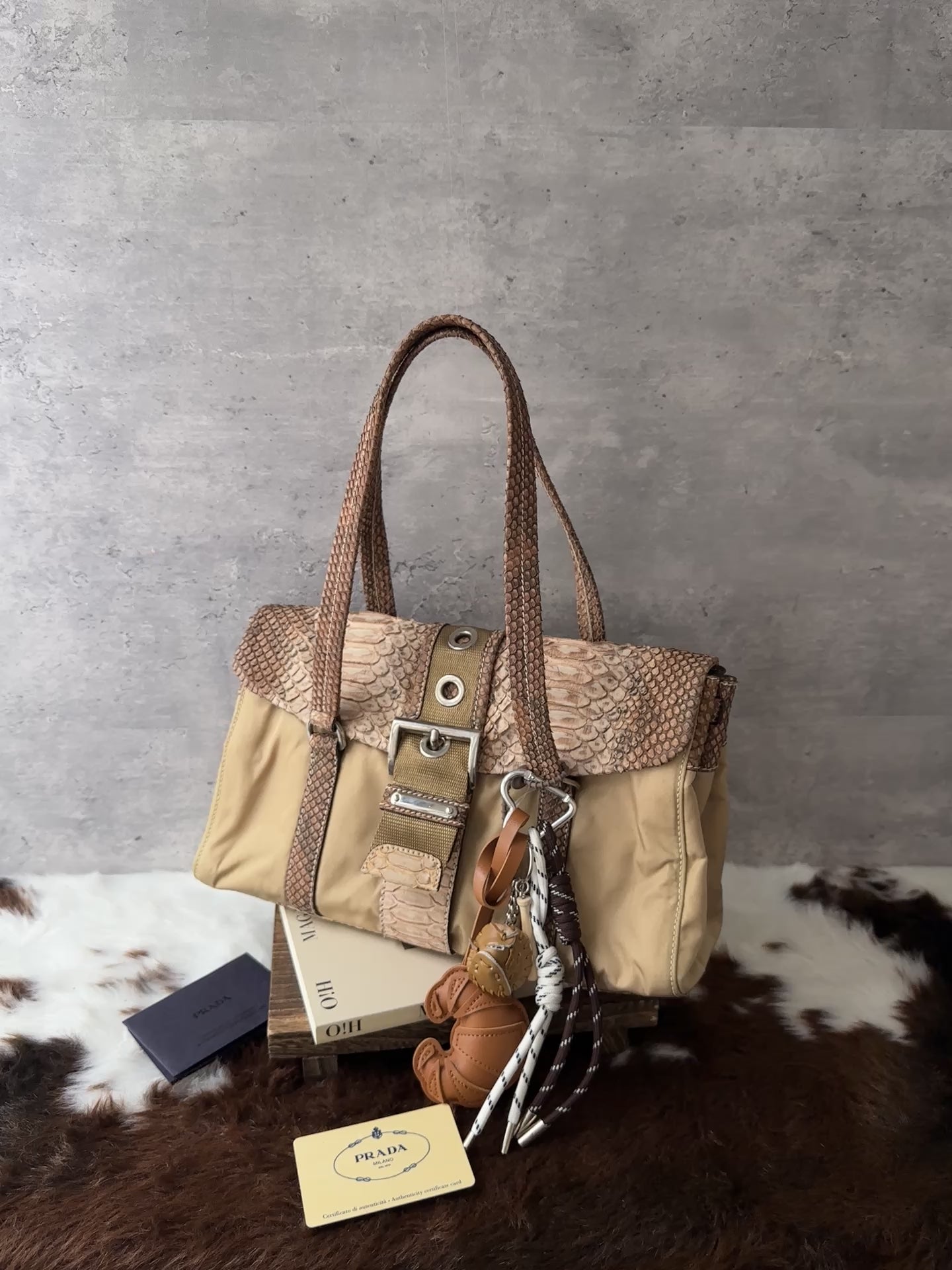 バッグ PRADA TESSUTO NYLON LOGO PYTHON TOTE BAG Prada Python Trim Nylon Tote Bag 🤎｜Textured Finish｜Lightweight