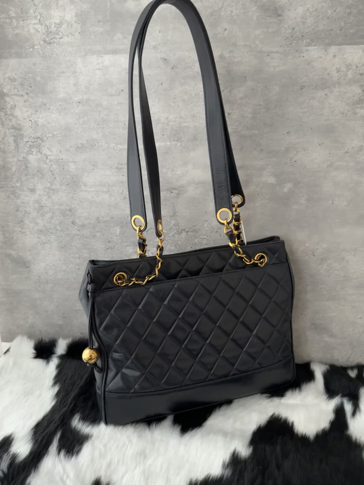 CHANEL 🖤 Gold Ball Lambskin Shoulder Bag｜Elegant Quilted Design × Spacious Everyday Size × Timeless Black & Gold