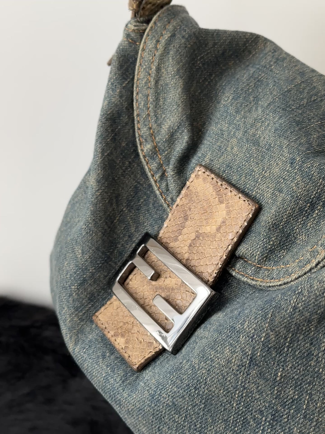 FENDI Denim × Snakeskin Mamma Bag｜Jeans Texture × Exotic Trim × Chic Shoulder Style 💙🐍✨