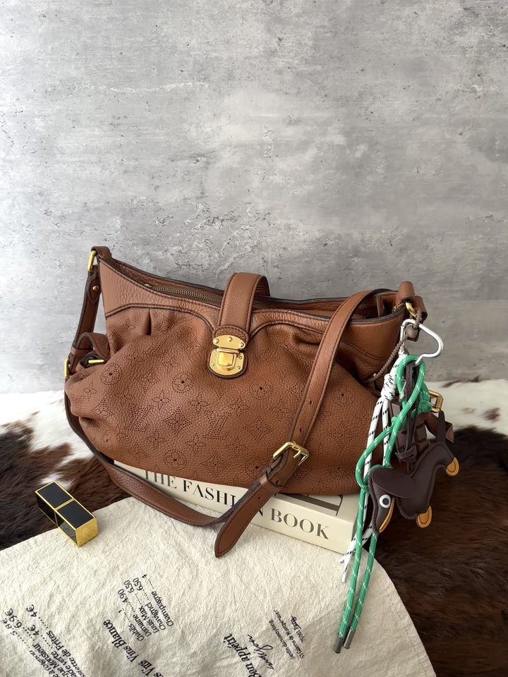 Louis Vuitton Perforated Monogram Leather Hobo 🤎｜Cognac Leather × Zip-Top Design × Shoulder &amp; Crossbody Carry