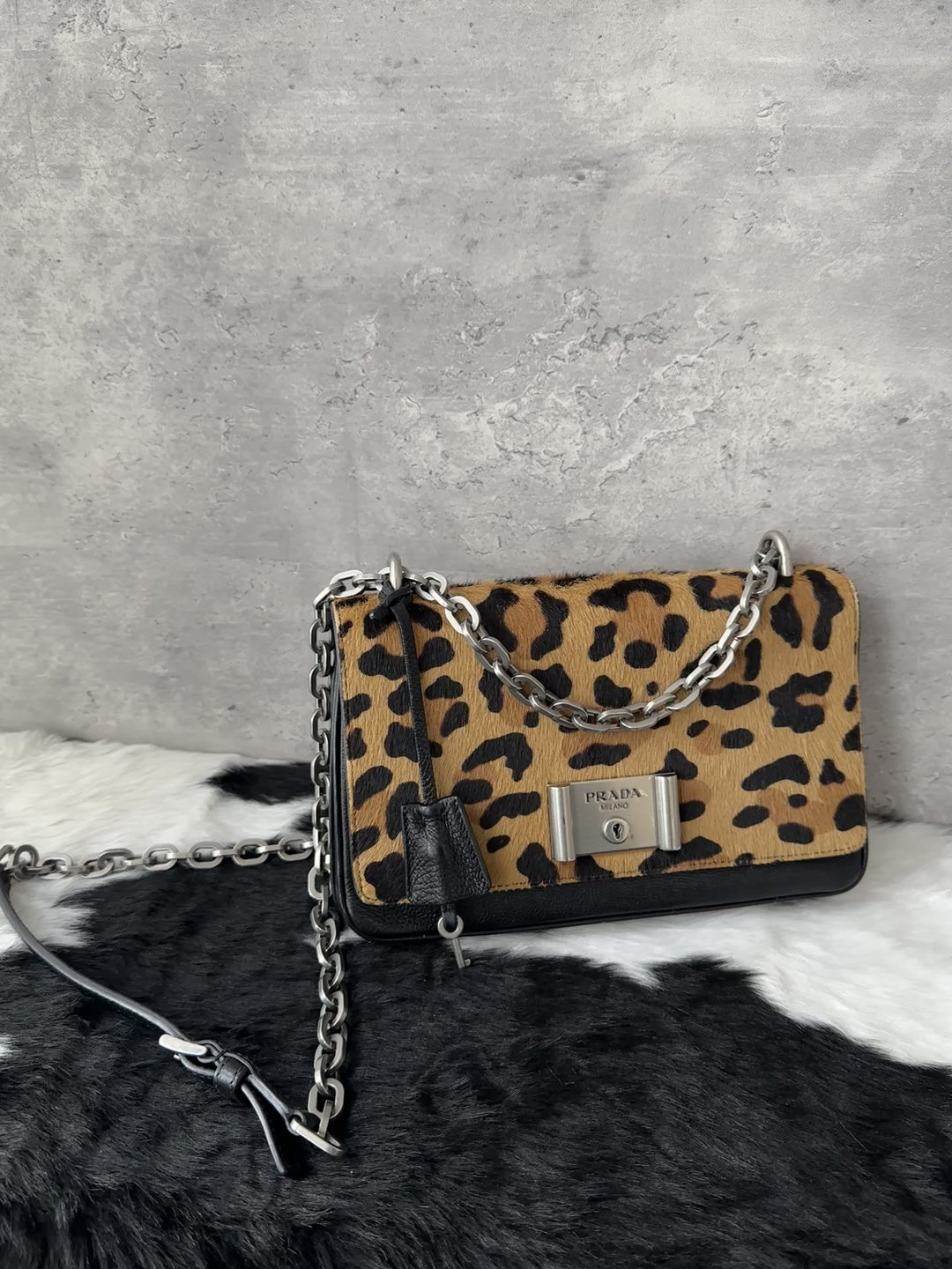 Prada Leopard Haircalf Chain Bag 🐆⛓️🔒｜Padlock Closure, Rare Material, Functional Interior