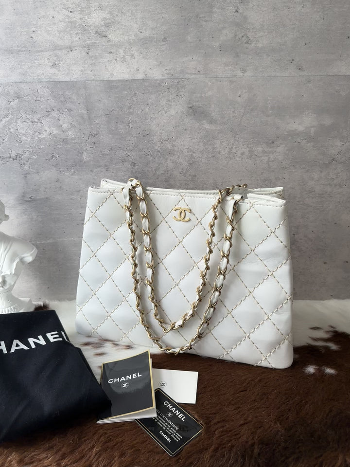 CHANEL White Calfskin Contrast-Stitch Chain Tote Bag 🤍｜Full Set × Near-Mint Condition × Elegant Everyday Style