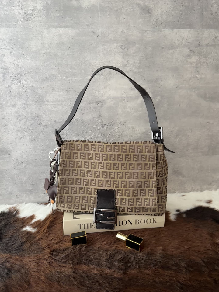 Fendi Mamma Baguette Zucca Shoulder Bag 🤎｜Iconic FF Monogram・Statement Buckle・Vintage Favorite