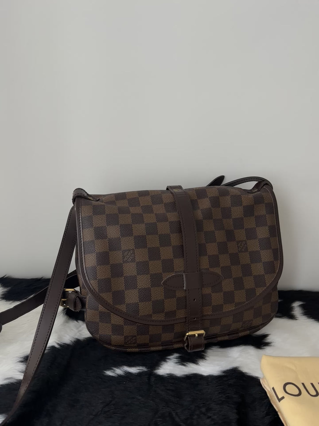 Louis Vuitton Damier Saumur 30 Brown PVC Leather 🤎｜Damier Ebene Canvas × Saddle Messenger Shape × Practical Everyday Capacity✨