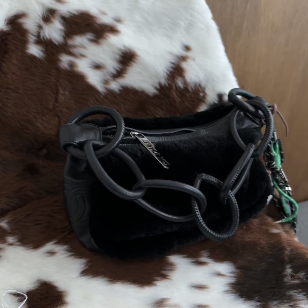 CHANEL Fur & Leather Hobo Shoulder Bag 🖤｜Soft Fur Texture × Signature Ring Detail × Chic Small Size