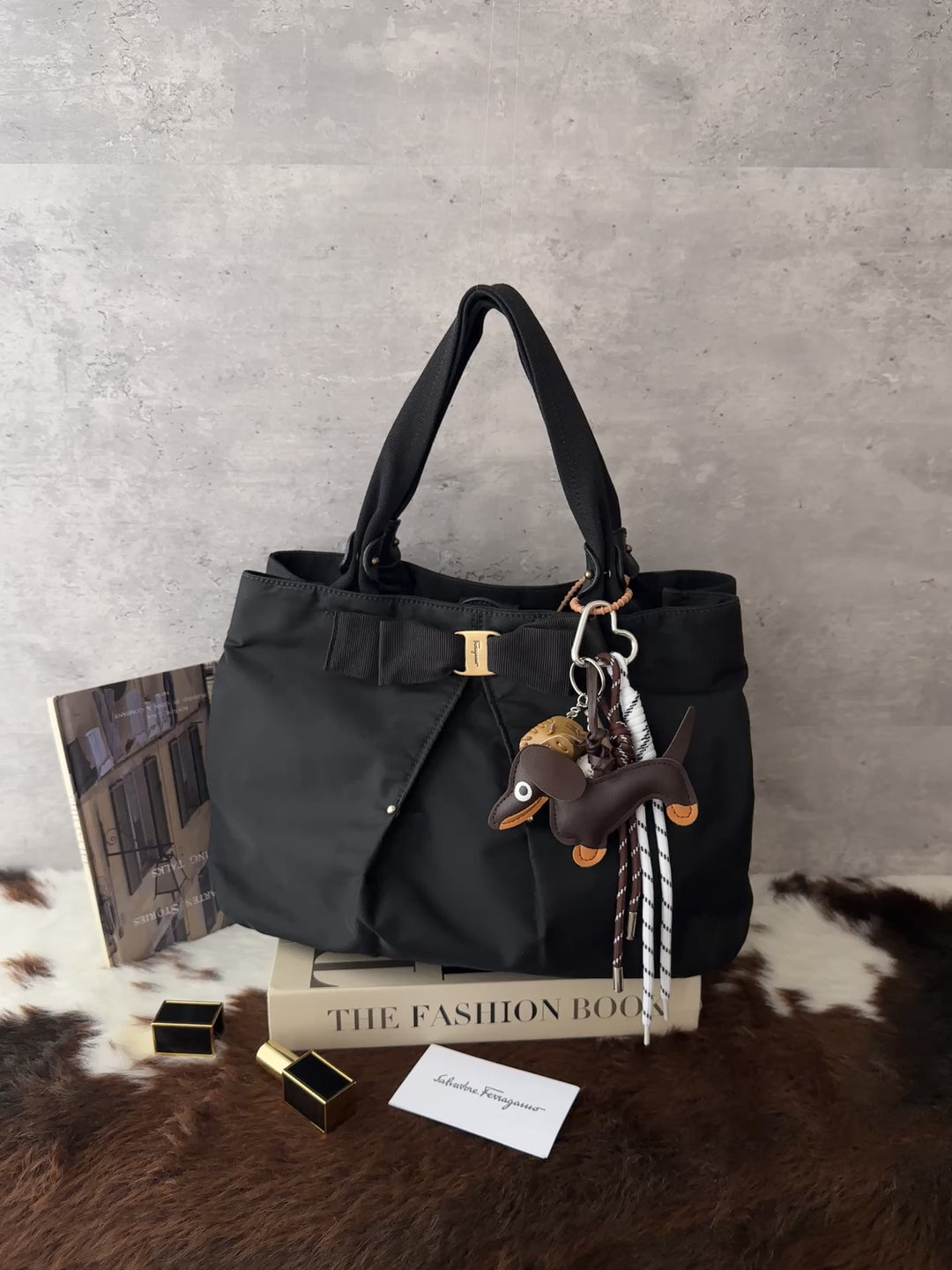 Ferragamo Vara Bow Nylon Tote Bag 🖤｜Iconic Bow Detail・Lightweight Nylon・Spacious Eve