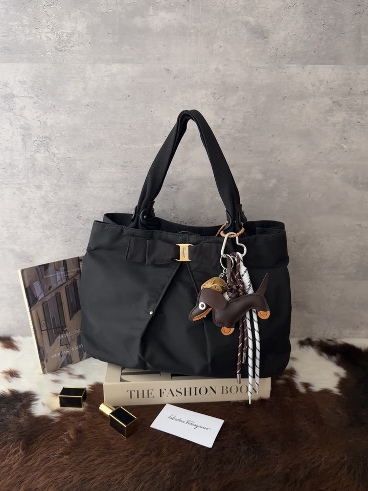 Ferragamo Vara Bow Nylon Tote Bag 🖤｜Iconic Bow Detail・Lightweight Nylon・Spacious Eve