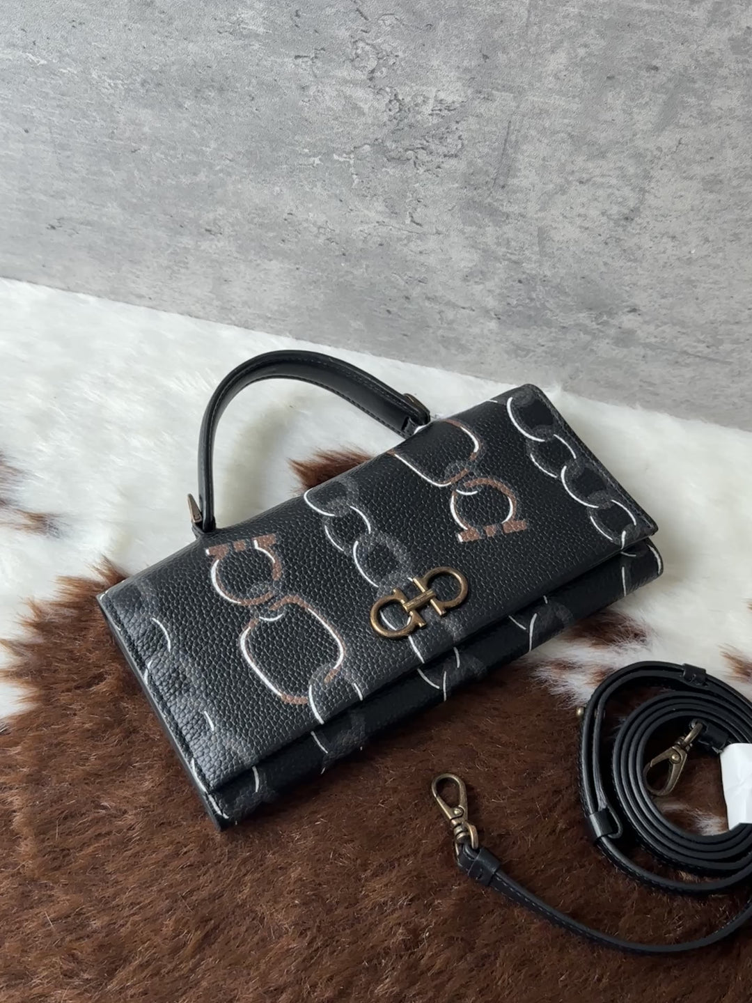 Ferragamo Mini Links Print Baguette WOC 🥖🖤｜Original Strap × Top Handle × Fits Phone &amp; Wallet✨