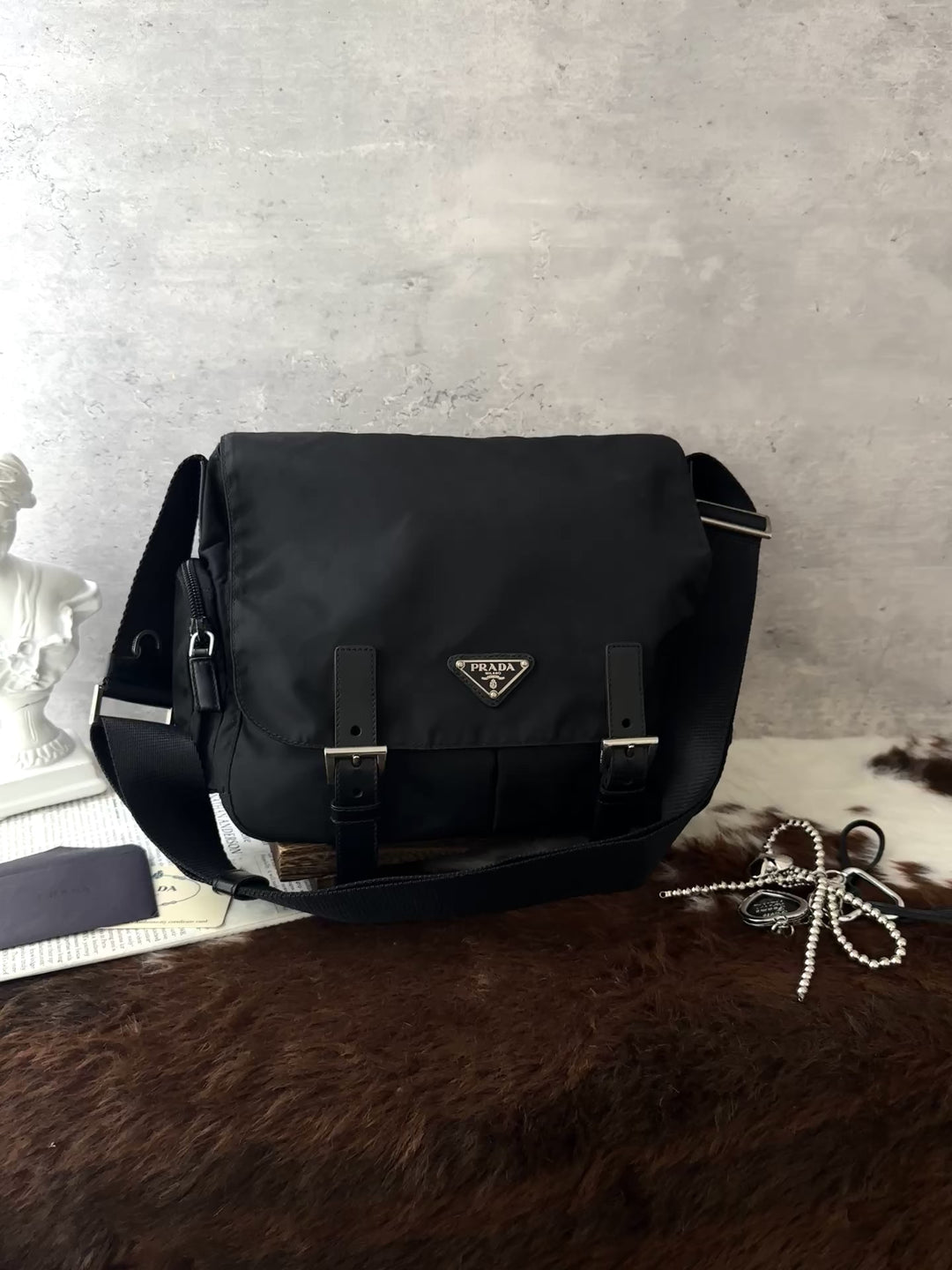 PRADA Nylon Messenger Bag ✨🖤｜Lightweight Nylon × Multi-Pocket Storage × Unisex Design