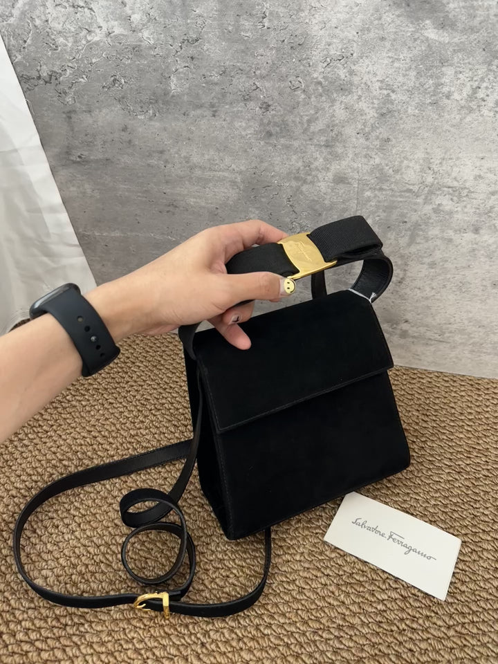 Salvatore Ferragamo Bow Gift Box Bag in Black 🖤｜Rare Boxy Vintage Design
