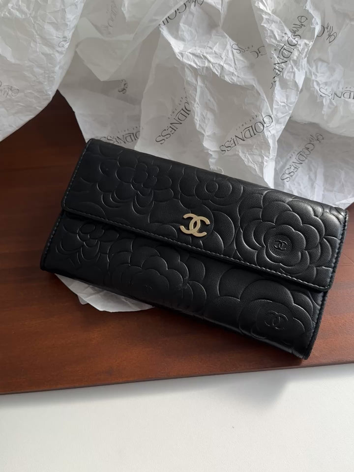 CHANEL Camellia Embossed CC Long Wallet 🖤｜Timeless Elegance & Functional Charm