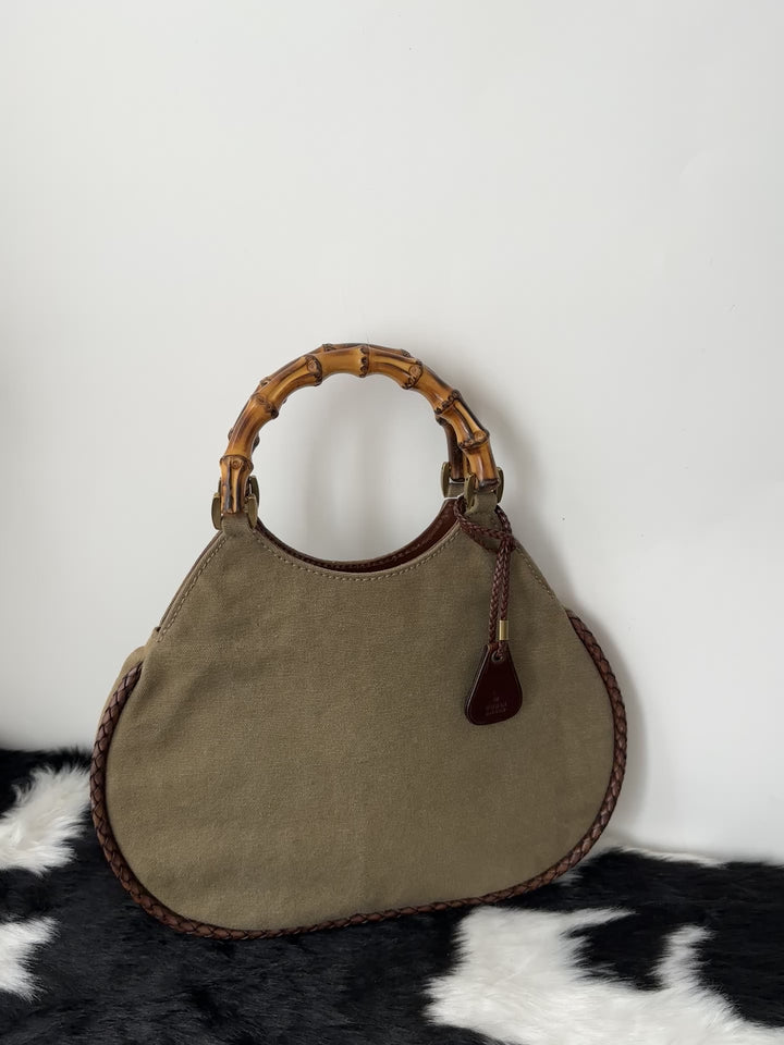 Gucci “Bamboo Woven-Edge Tote” 🫒✨ | Rare Craftsmanship & Effortless Lightness