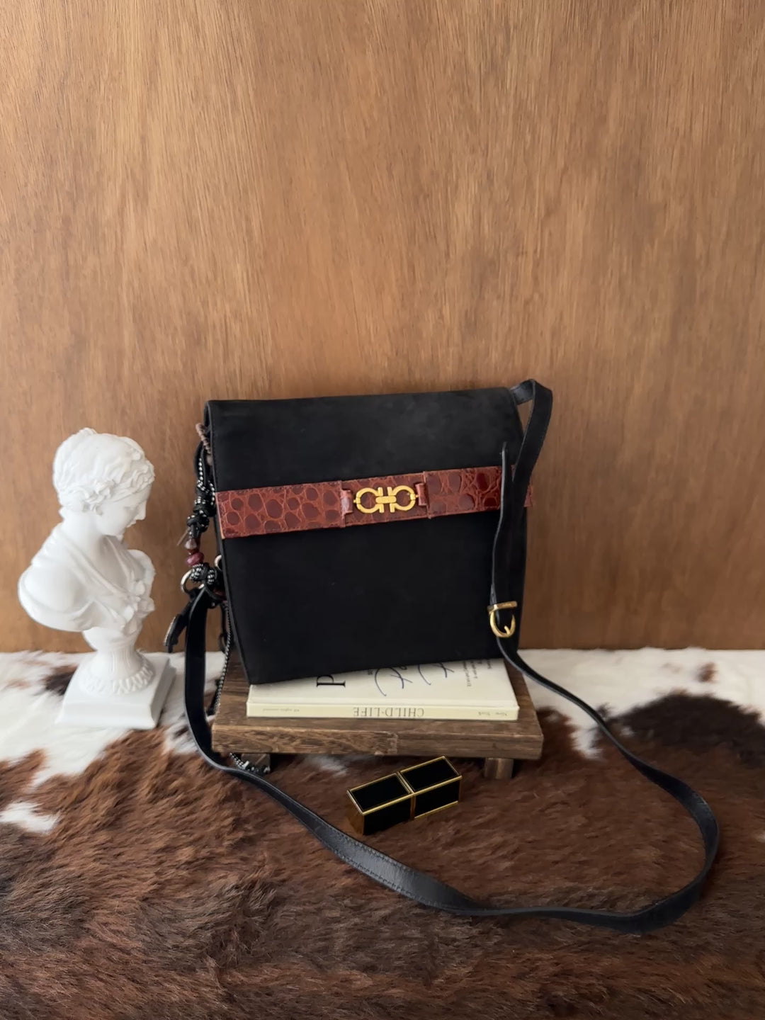 Ferragamo Gancini Crossbody Bag 🖤🤎｜Suede & Croc-Embossed Leather × Gold Gancini × Everyday Versatility
