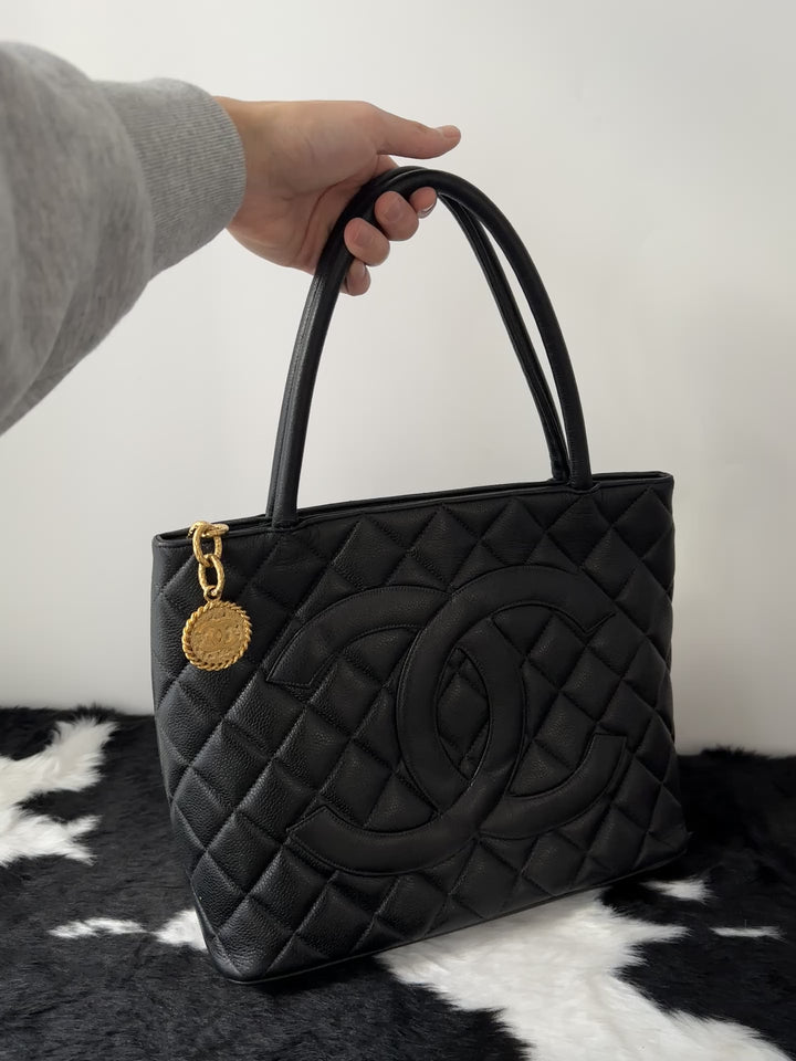 Chanel “Black Caviar Hilton Tote with Gold Medallion” 🖤✨ | Ultra-Clean Condition & Iconic Large CC