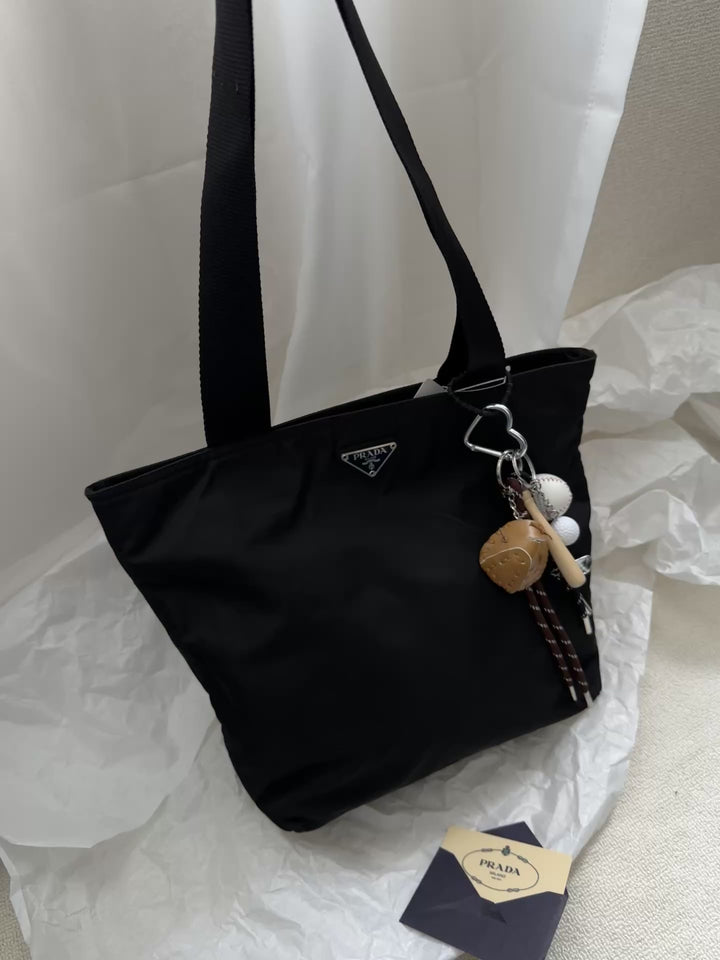 Prada Nylon Zipper Tote 🖤✨ Light & Practical Everyday Bag
