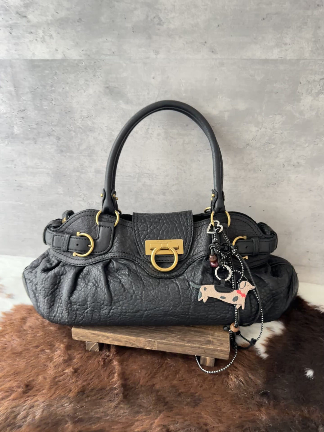 Ferragamo Calfskin Gancini Hobo City Bag 🖤｜Soft Calfskin × Gold Gancini Buckle × City-Bag Shape✨