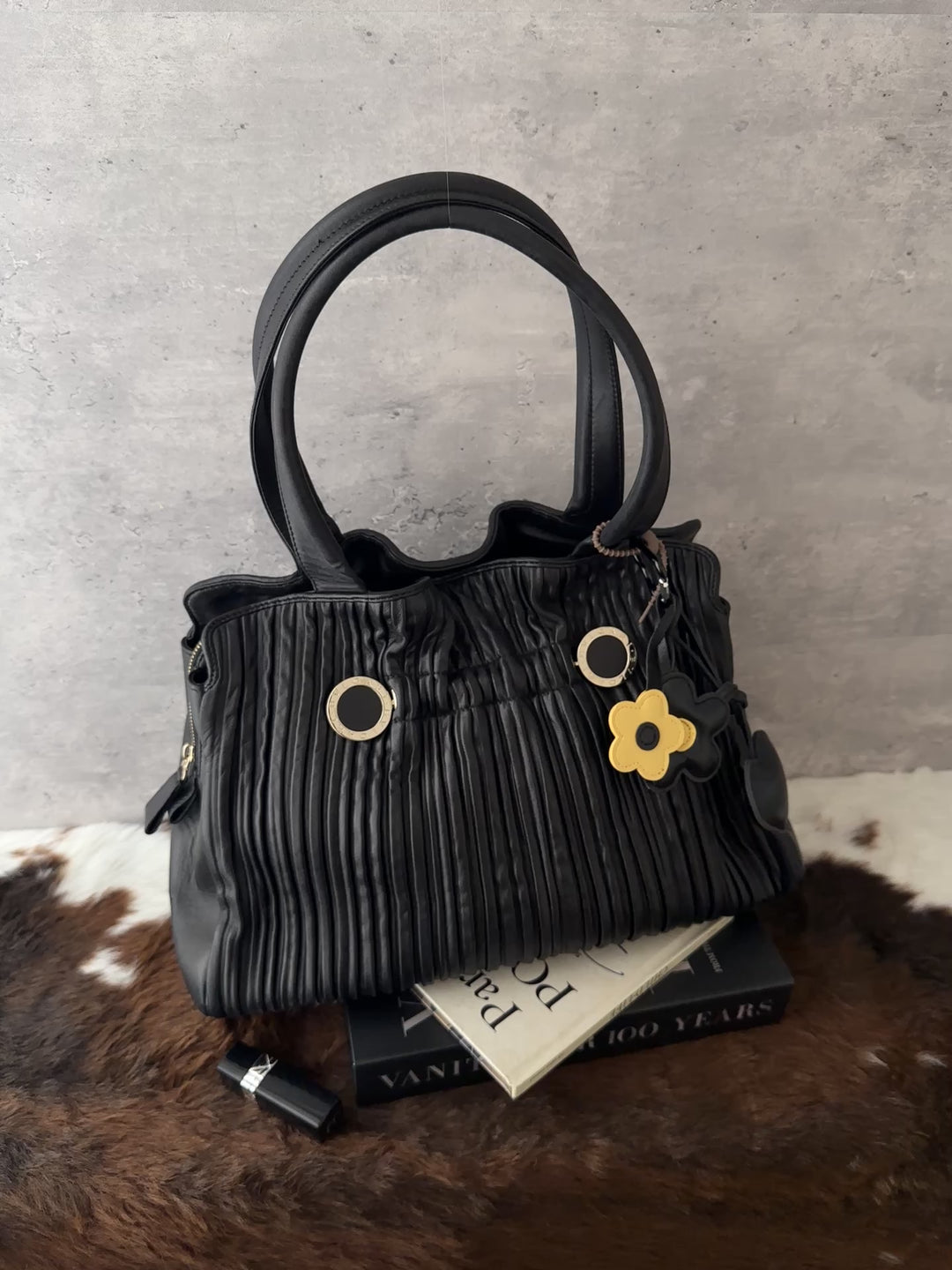 BVLGARI Pleated Leather Shoulder Bag 🖤｜Sculptural Pleats｜Signature Ring Hardware｜Everyday Elegance