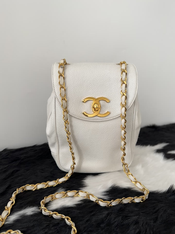 CHANEL 24K White Caviar Mini Backpack Crossbody｜Rare Snow-White Caviar × Oversized 24K CC Turn Lock × Iconic Chain Strap ❄️🤍✨
