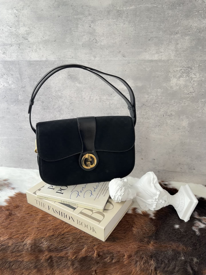 Gucci Vintage GG Monogram Shoulder Bag 🖤｜Early Logo Buckle × Subtle Black Monogram × Elegant Shoulder Carry✨