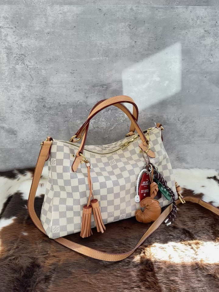 LOUIS VUITTON Damier Azur Tassel Tote Bag｜Classic Checkered Canvas × Original Shoulder Strap × Zipped Everyday Design 🤍✨