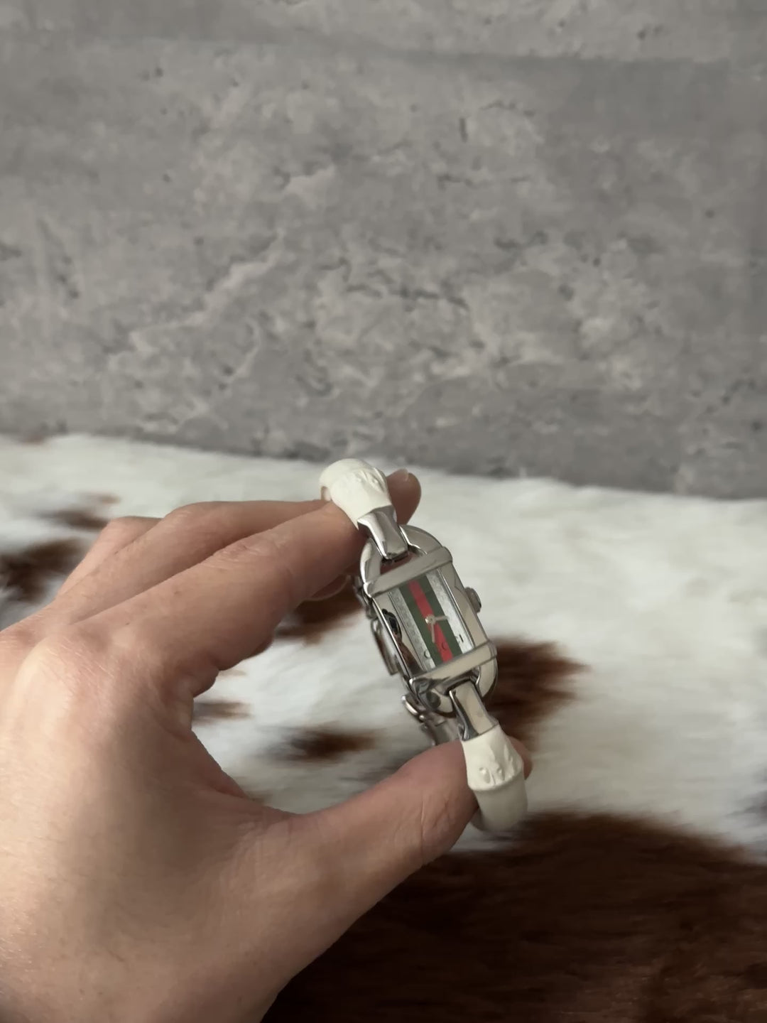 Gucci “White Bamboo-Link Watch” 🤍✨ | Unique Soft-Touch Material & Signature Stripe Dial