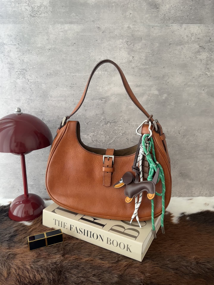 PRADA Half-Moon Hobo Bag 😻｜Caramel Brown Leather｜Soft Curved Shape｜Everyday Capacity
