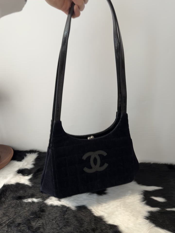 CHANEL CC Velvet & Leather “Cloud” Shoulder Bag｜Small Size × Rare Kiss-Lock × Soft Velvety Charm 🖤✨
