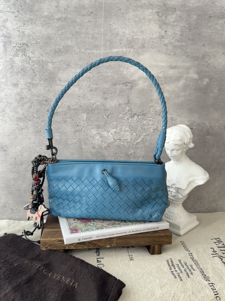 Bottega Veneta Intrecciato Lambskin Shoulder Bag 🩵｜Rare Blue Tone｜Signature Weave｜Effortless Everyday Size