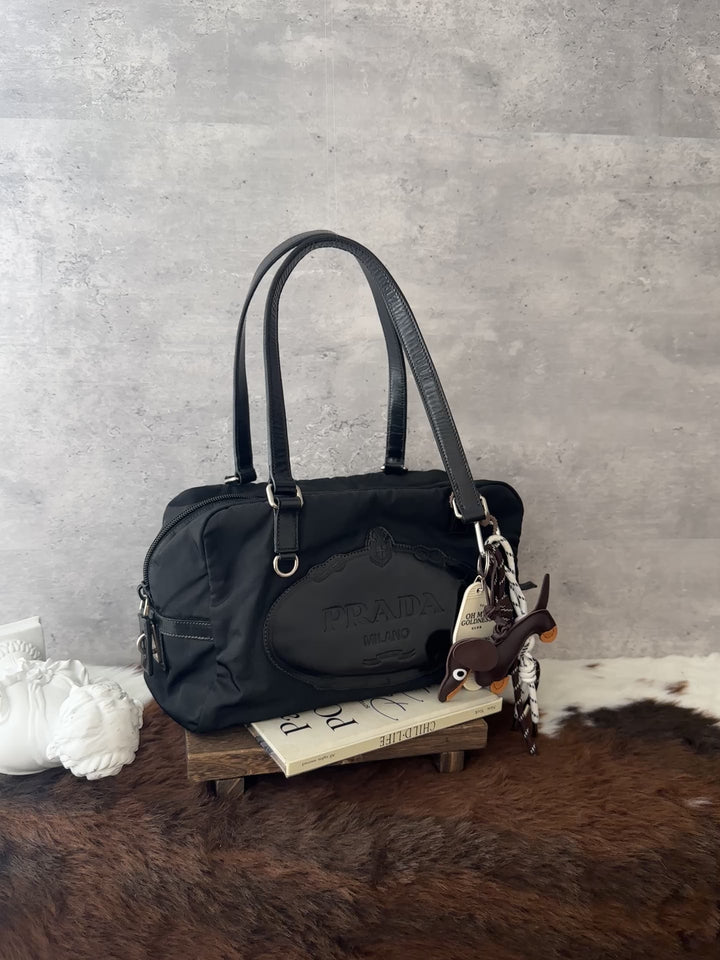 PRADA Nylon Shoulder Bag 🖤✨｜Embossed Logo Detail｜Lightweight Design｜Generous Capacity