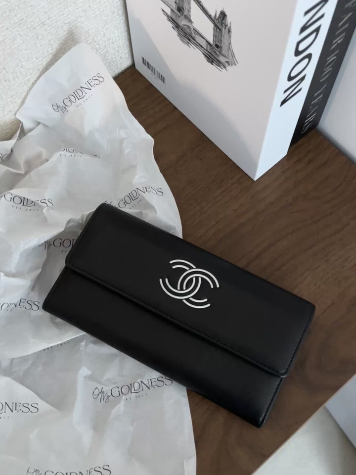 CHANEL CC Long Wallet（Black × White Logo）｜Panda Contrast Elegance 🖤🤍