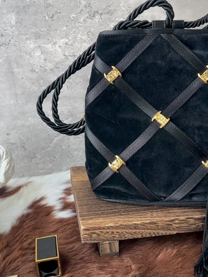 Ferragamo Suede Bucket Bag 🖤｜Crystal-Set Gold Details × Vintage Tassel Charm × Two-Way Styling