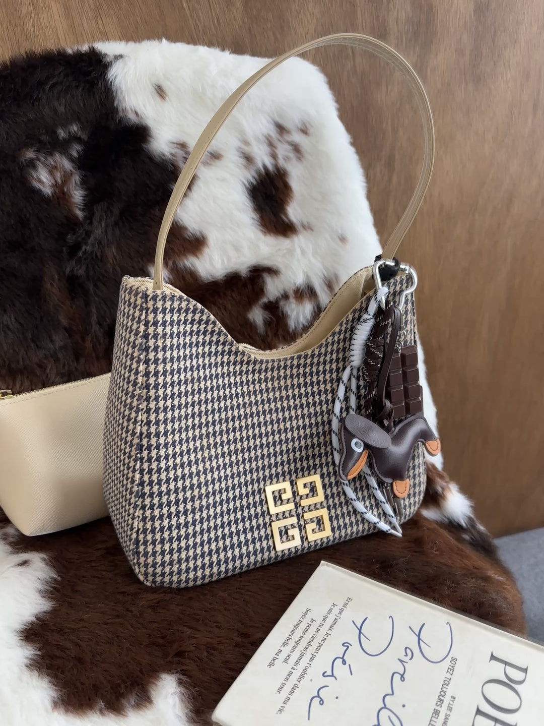 Givenchy Houndstooth Shoulder Bag 🖤✨｜Iconic Gold Hardware・Lightweight Canvas・With Pouch Set