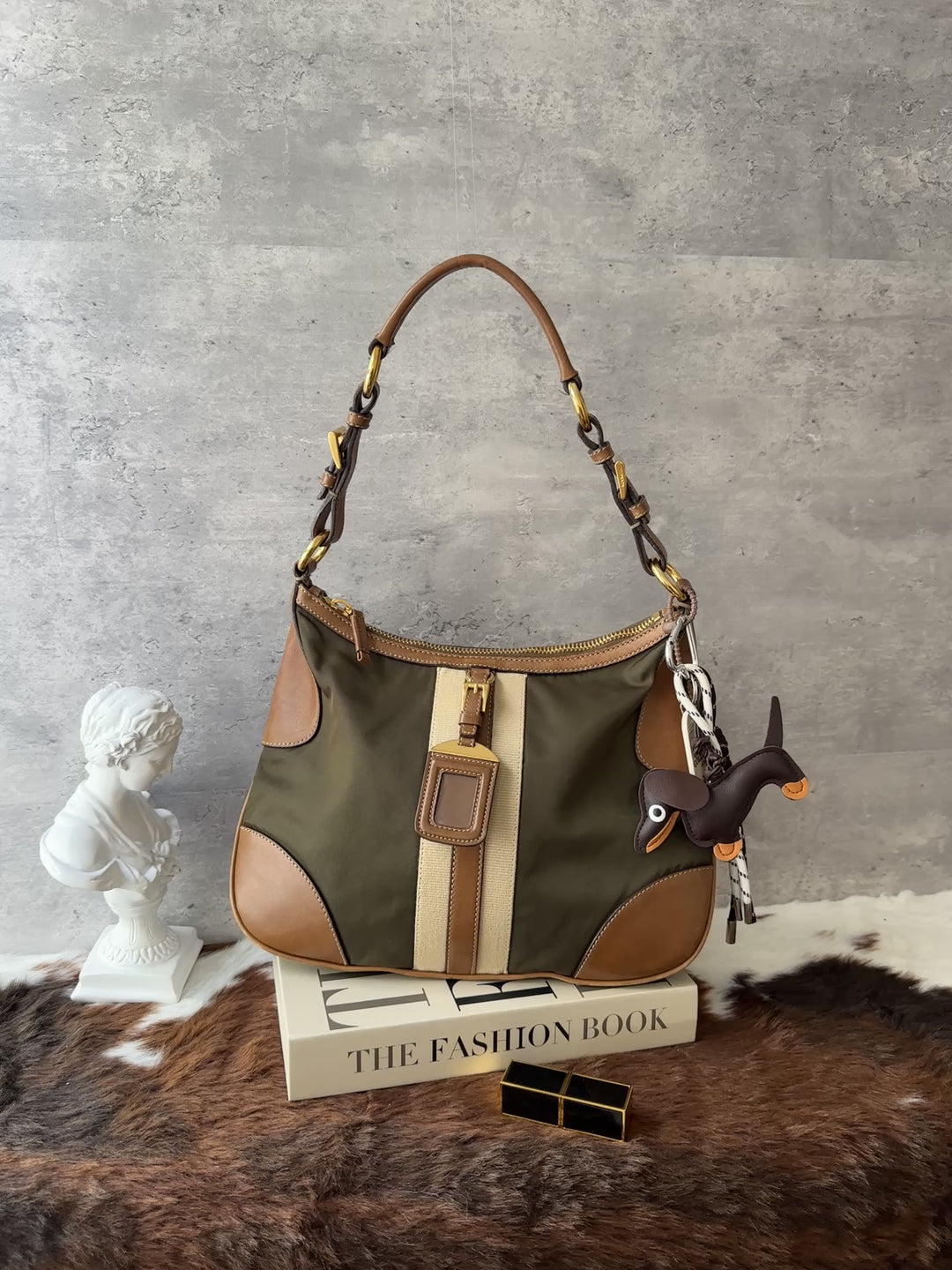 PRADA Double-Face Nylon Hobo Bag 🤎🫒｜Reversible Design｜Nylon and Leather｜Lightweight Carry