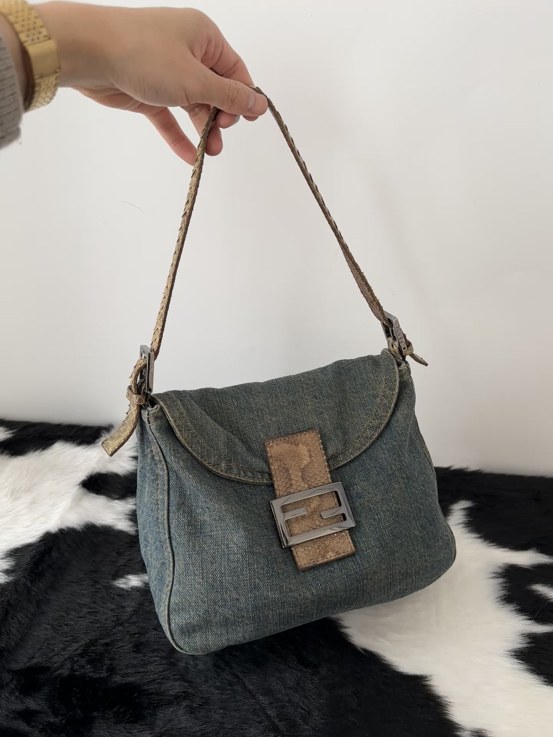 FENDI Denim × Snakeskin Mamma Bag｜Jeans Texture × Exotic Trim × Chic Shoulder Style 💙🐍✨
