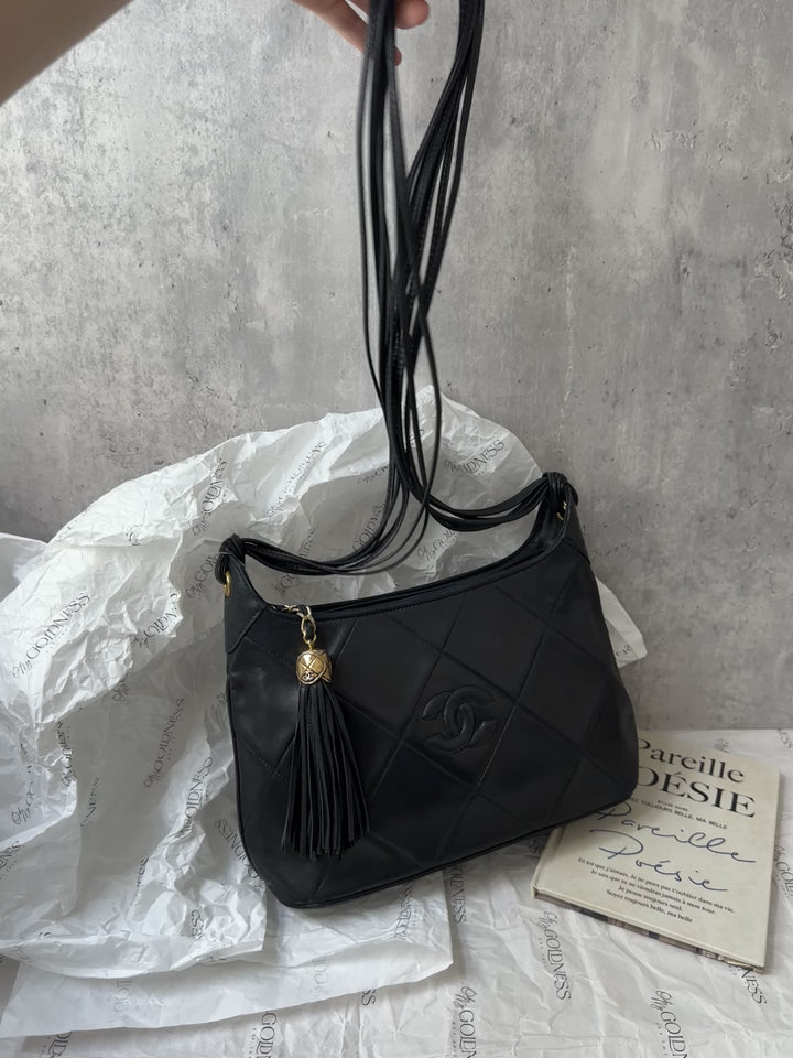 CHANEL Vintage Horn-Shaped Crossbody – Iconic Gold Ball Tassel × Rare Slouchy Hobo🖤✨ Casual Chic with Serious Collector Value